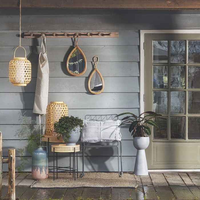 2 Rainier dråbeformede spejle på en terrasse