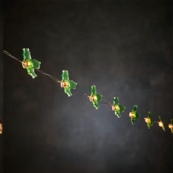 Light chain with Christmas figurines