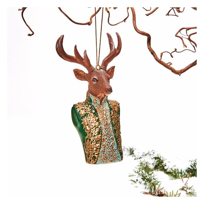 Kronhjort med elegant tøj fra Pobra hænger på en gren.