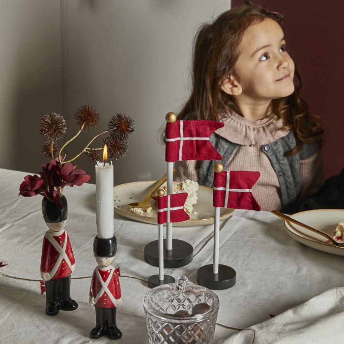 Flagstang i træ med stofflag 15 cm høj