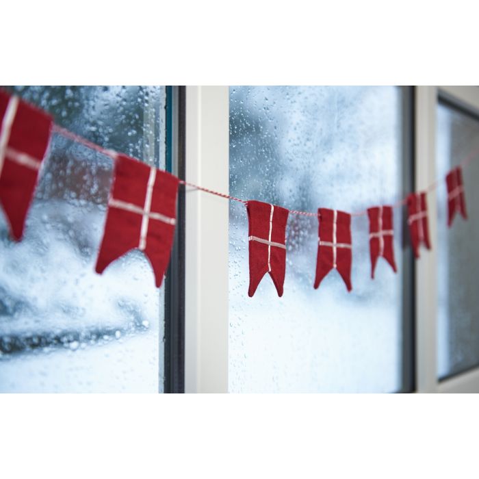 Flagranke med 8 store spidsflag 220 cm lang