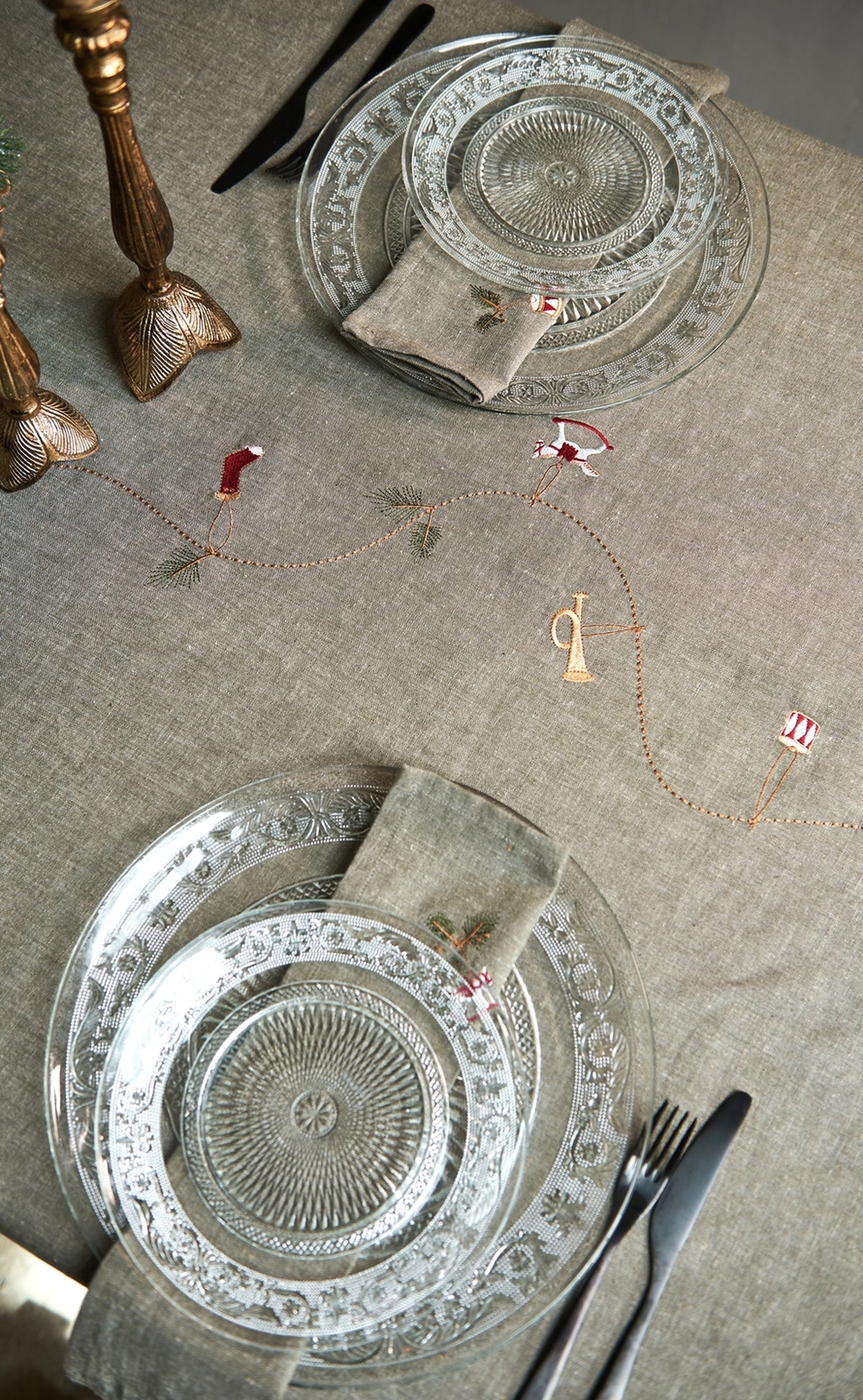 Christmas table set for two with tablecloth and cloth napkins from Speedtsberg