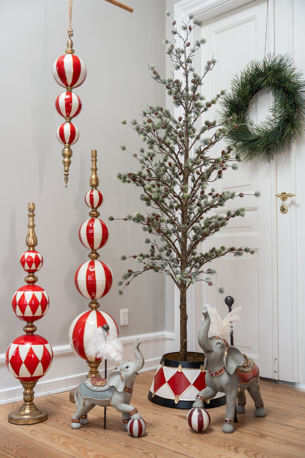 Decorative larch tree with a drum cover for the Christmas tree stand from Speedtsberg