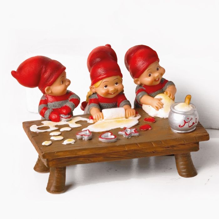 Babynisserne bager julesmåkager