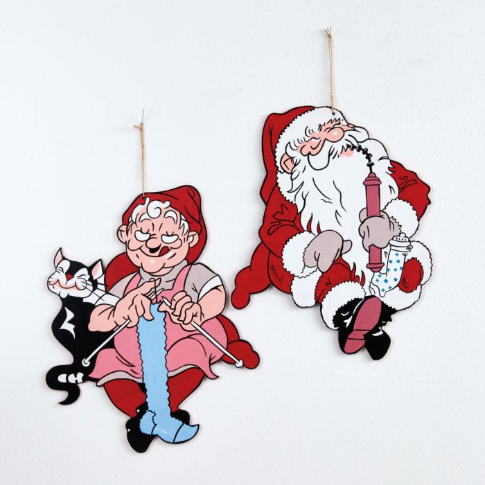 Bramming trænisse i to varianter julemand eller julekone der strikker med sin kat i skønne julefarver.