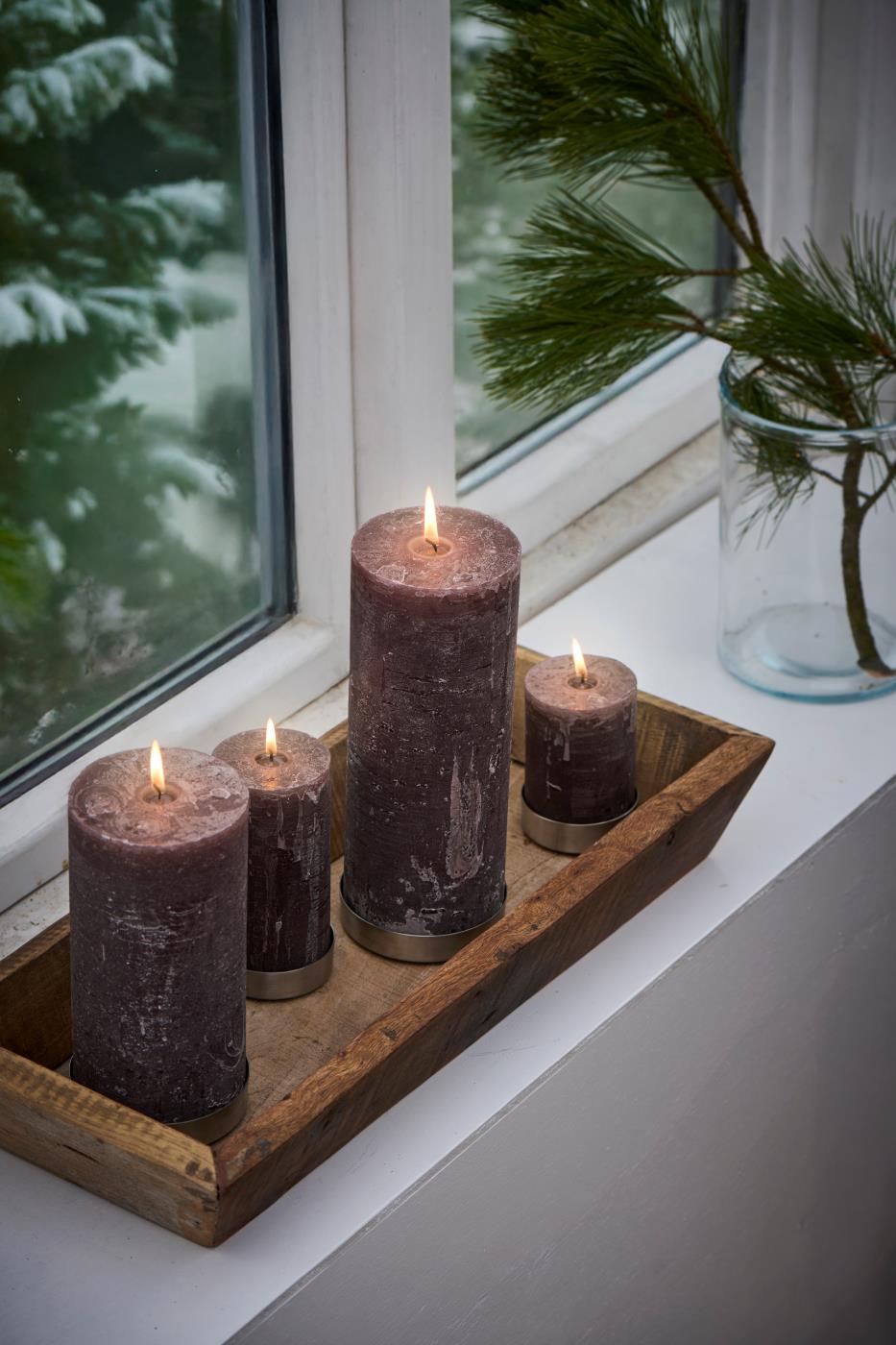 Aflang Lysbakke med rustikke bloklys i chokolade brun fra IB Laursen