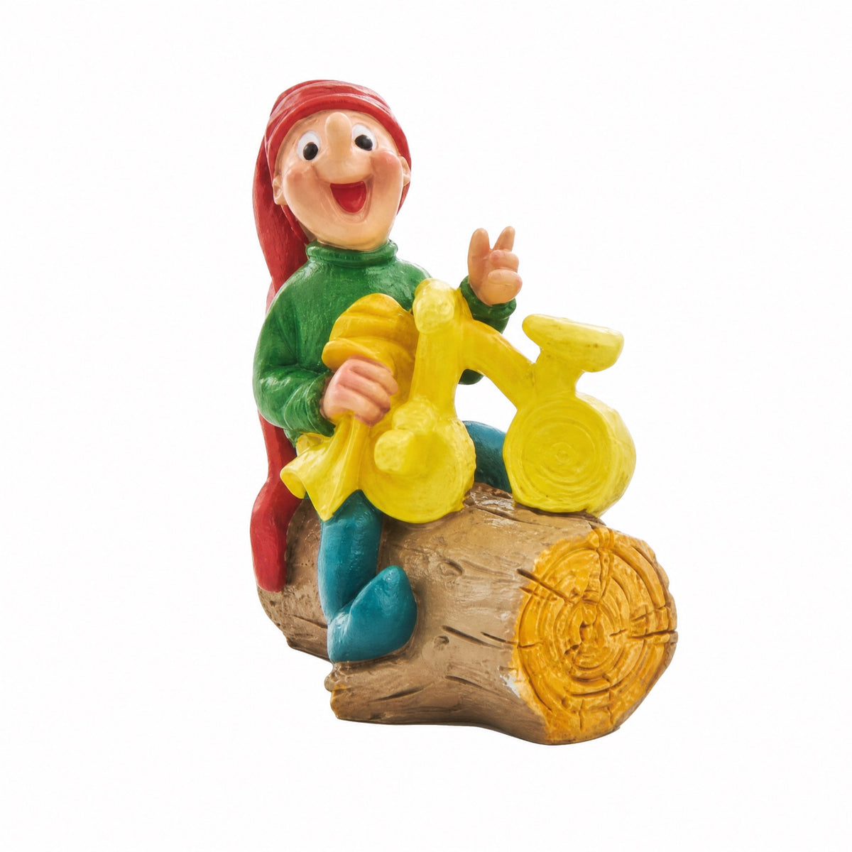Bramming gnome on tree trunk