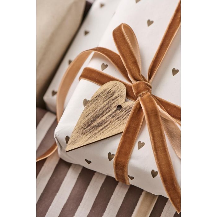 Julegavepapir med brune hjerter