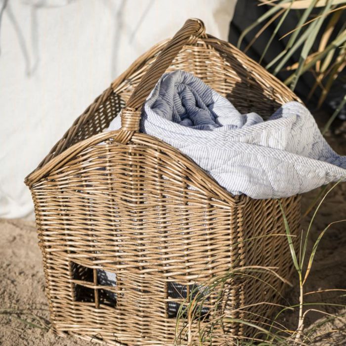 Quilt med hvide og blå mælkedrengestriber