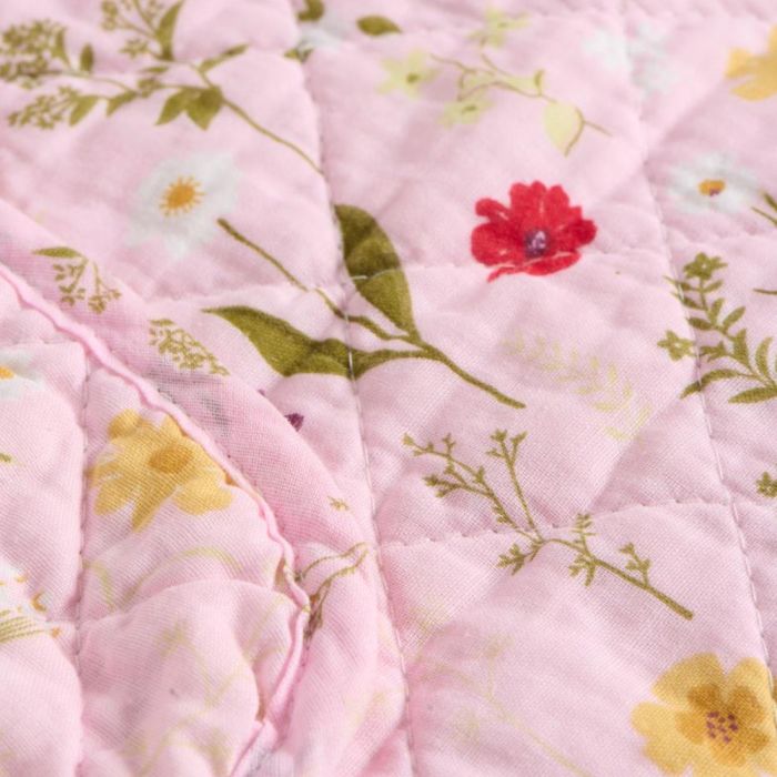 Quilt rosa med havens blomster