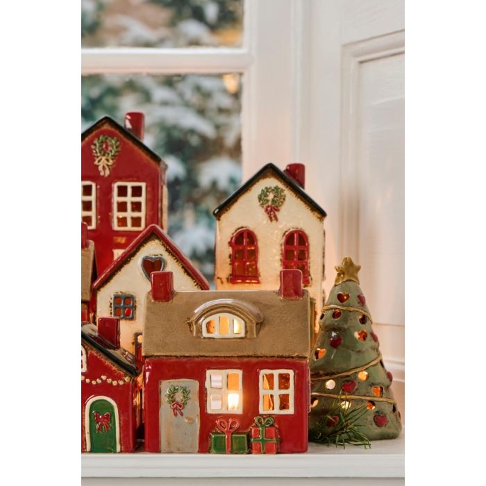 Stillenat Hus til fyrfadslys med dørkrans