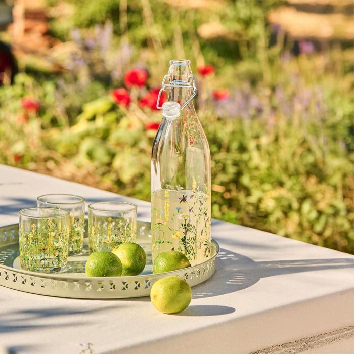 3 Ib Laursen Summer Field vandglas på bakke med limes og vandflaske fra samme serie