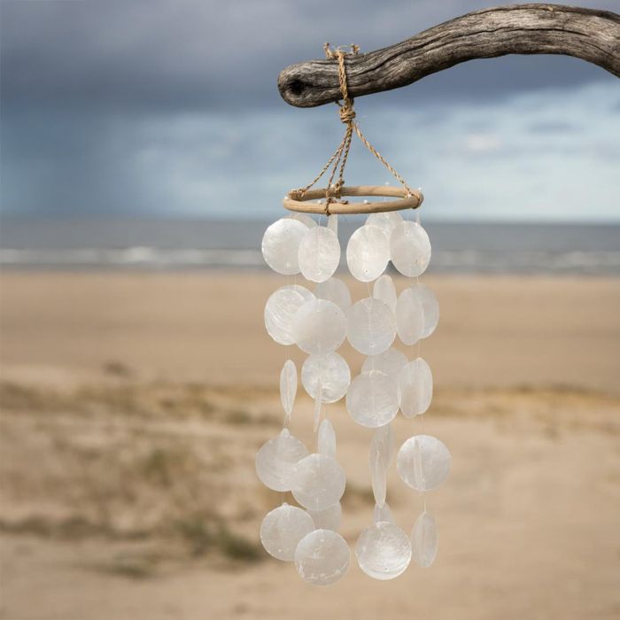 Wind chime w/beach shells, white