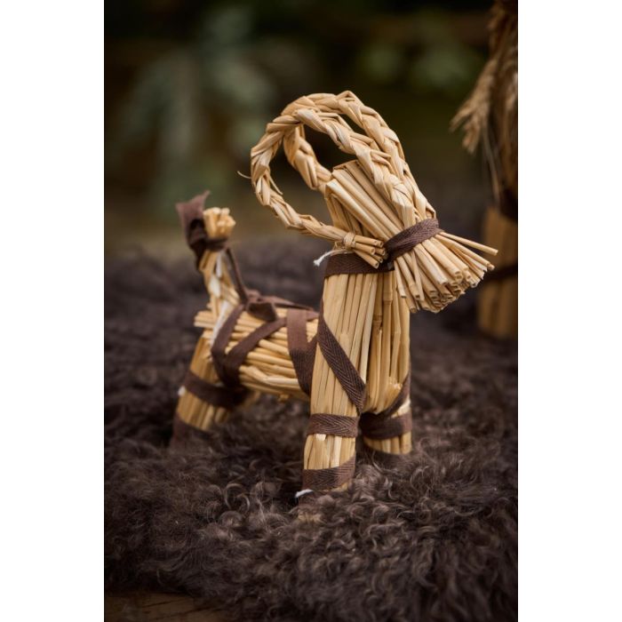 Julebuk m/brunt bånd 22 cm høj