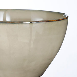 Nærbillede af kant på Tabo skål i cremefarvet keramik