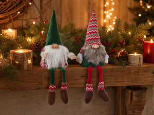 Gnome with hanging legs