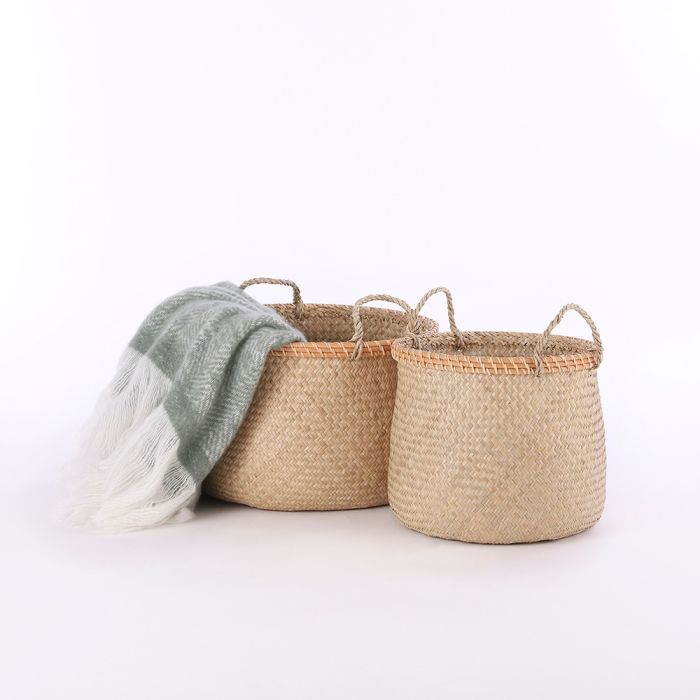 Safari kurvesæt flettet i lyst søgræs med plaid