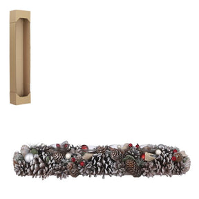 Adventsstage med grankogler og røde bær