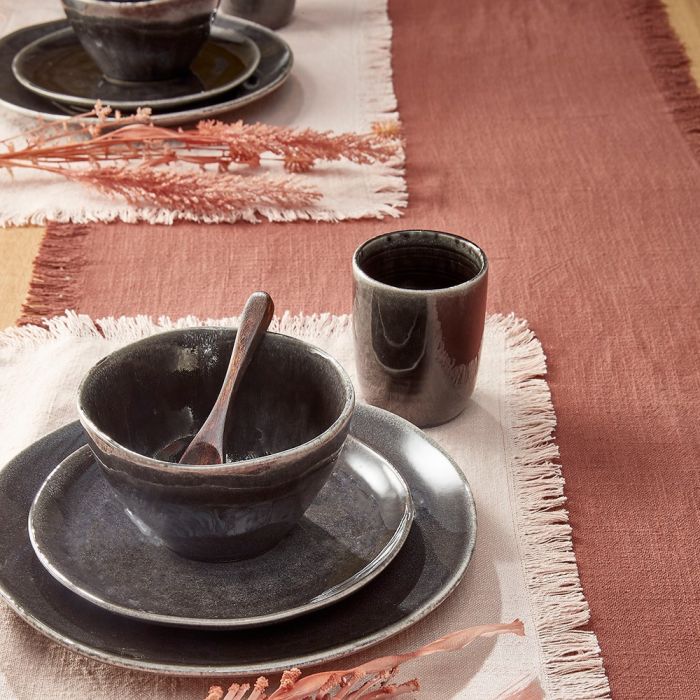 Tabo servicesæt 4 dele sort på hvid dækkeserviet