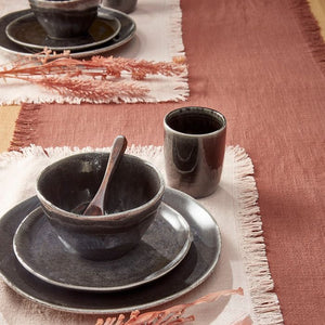 Tabo servicesæt 4 dele sort på hvid dækkeserviet