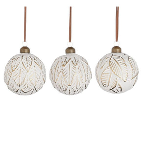 Julekugle i hvid med bladmønster 