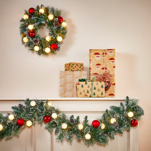 Kaprun krans med røde julekugler og lys 45 cm i dia hængende på væg