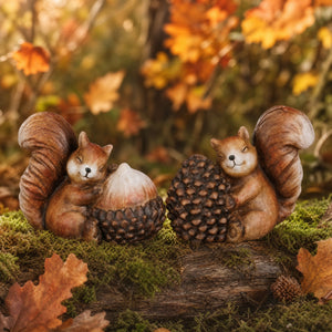 Squirrel with pine cone/acorn 11 cm high