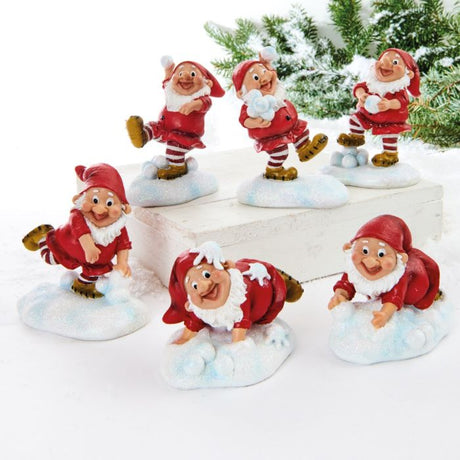 Skovnisse i sneboldskamp