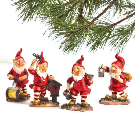 Skovnisse arbejder i skoven