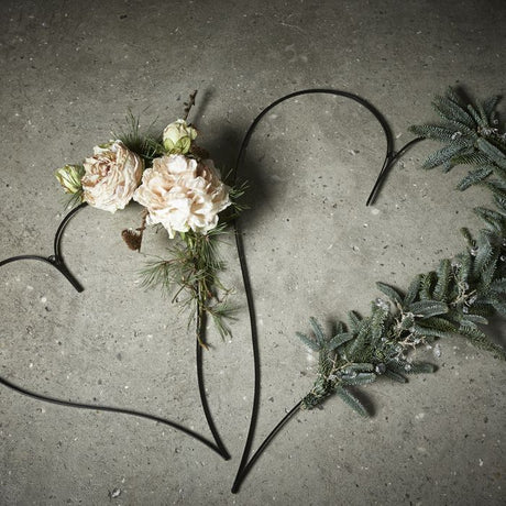 Dekorationshjerte mat sort 26 cm højt