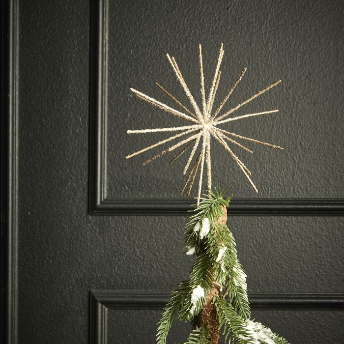 Topstjerne med mange stjernespidser i toppen af juletræet