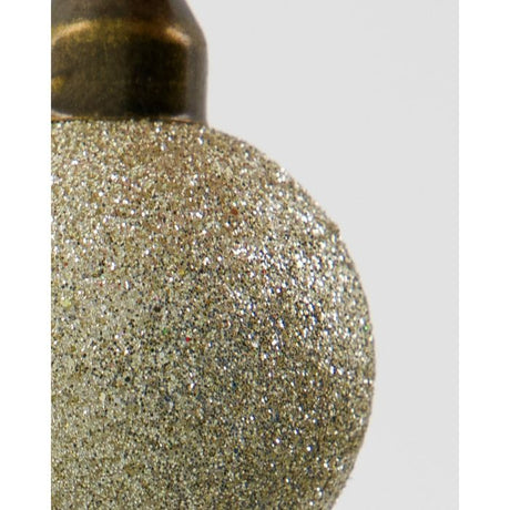 Julekugle som kortholder set tæt på