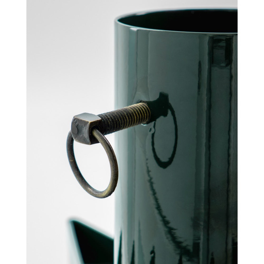 Close-up of the screw securing the Christmas tree trunk