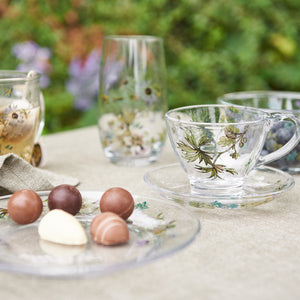 Bord dækket med glasserie med blomstermotiv fra Speedtsberg