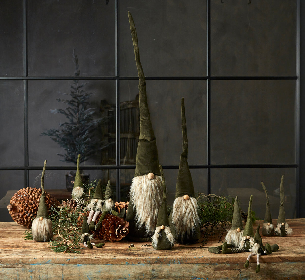 Christmas gnome figurines in green velour from Speedtsberg on a table with pine cones