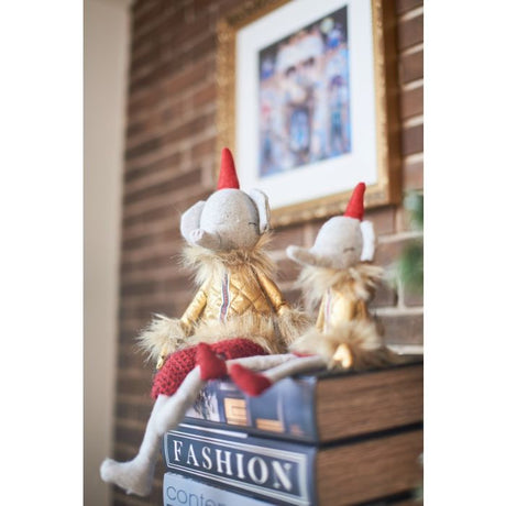 Elefant med guldjakke