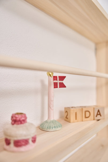 Flag i keramik med Babyfødder sammen med kertelysestage fra Speedtsberg