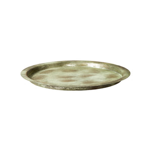 Round decorative tray from Speedtsberg in antique green metal with a rustic patinated finish, 30 cm diameter