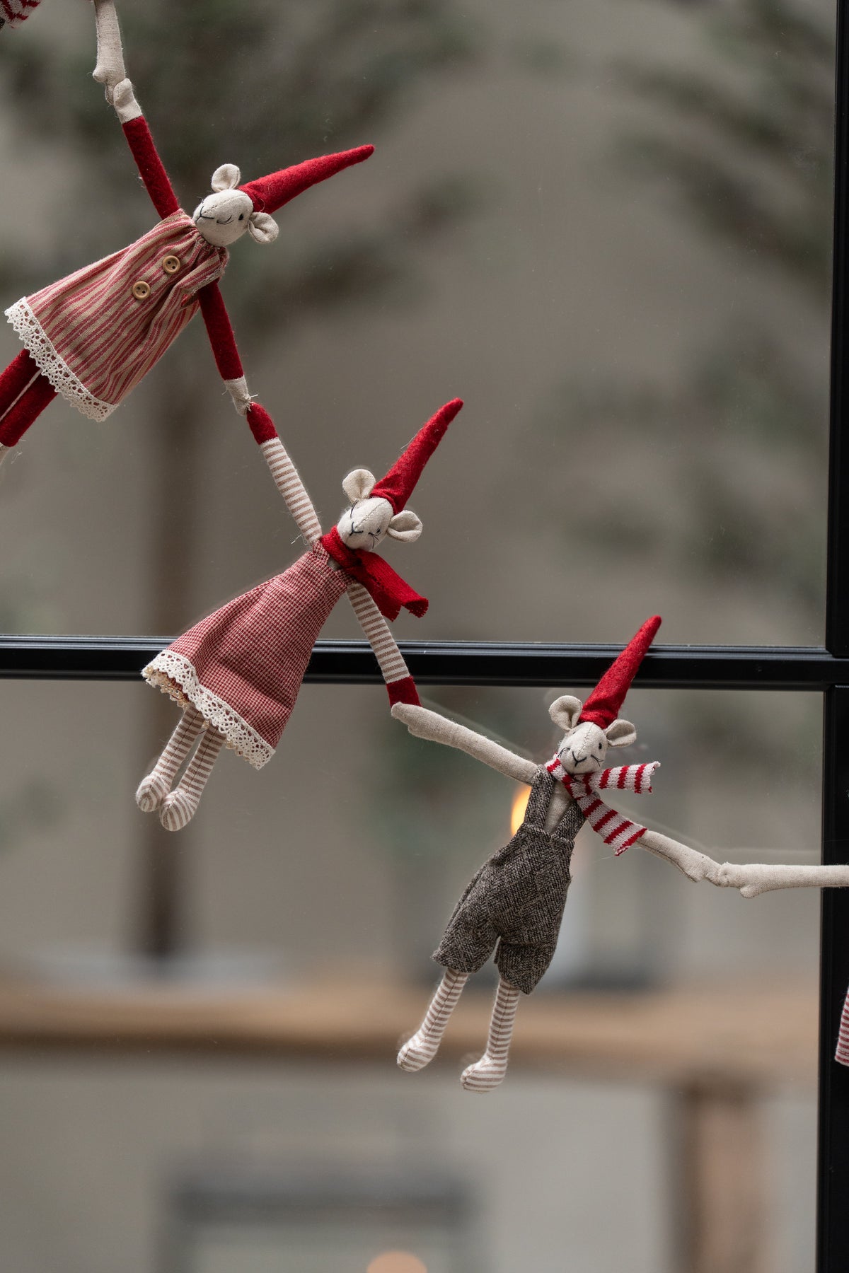 Noa & Nelli, with magnets in their paws, hang as a garland