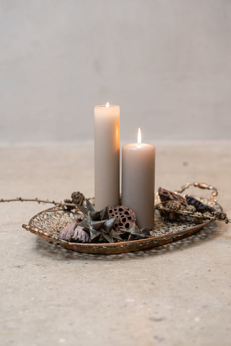 Pillar candle on a candle tray with woven gray metal stars from Speedtsberg