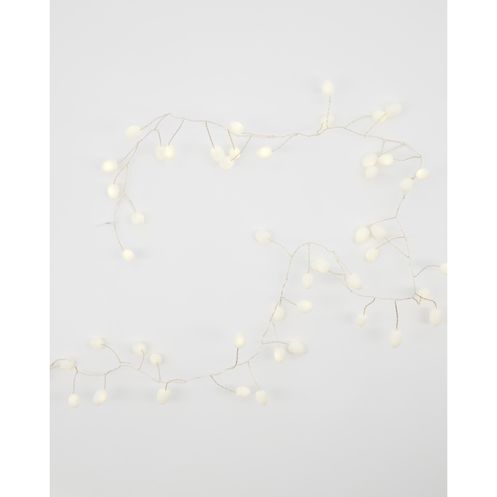 House Doctor string lights with small white berries and built-in LED lights