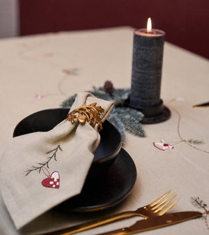 Fabric napkin with Christmas motif on a plate