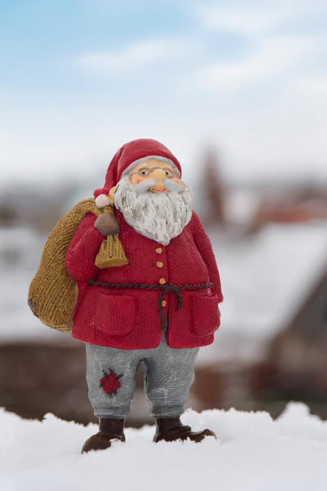 Santa figurine in polyresin from Ib Laursen's Ribenisserne series