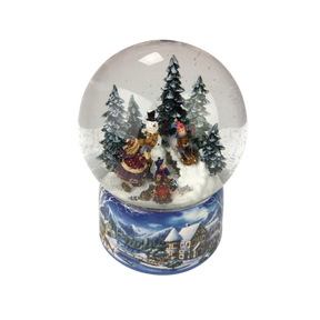 Snekugle med børn, der leger i sneen