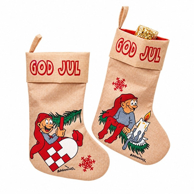 Christmas stocking in natural hessian from Pobra with classic Brammingnisser — choose between a gnome with a braided Christmas heart or a gnome with a light on a spruce branch
