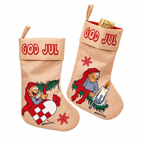 Christmas stocking in natural hessian from Pobra with classic Brammingnisser — choose between a gnome with a braided Christmas heart or a gnome with a light on a spruce branch