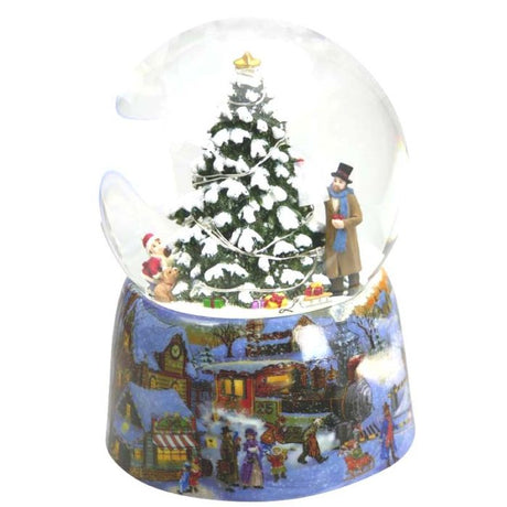 Snekugle med lys på træet