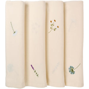 Dug Flora med broderede blomster fra Ib Laursen