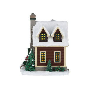 Cozy Forest Cabin hytte med lys til julelandskab fra Lemax set fra siden med 4 vinduer