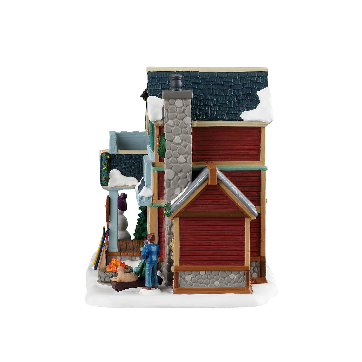 Castle Rock Ski Outfitters hus med lys til juleby fra Lemax set fra siden med lejrbål